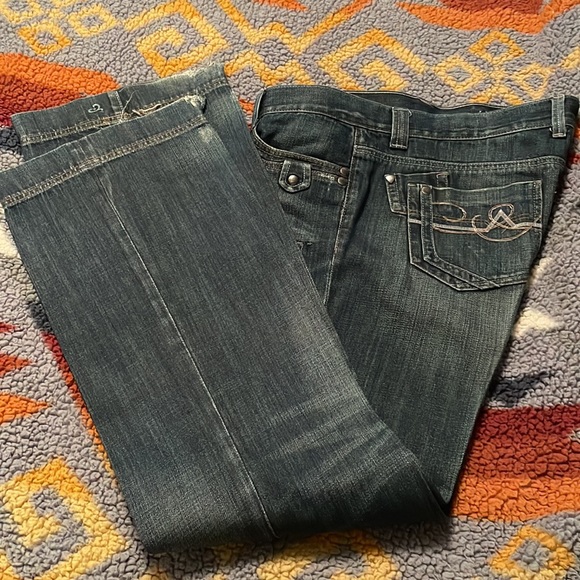 Starched Southern Thread Jeans - Picture 2 of 7